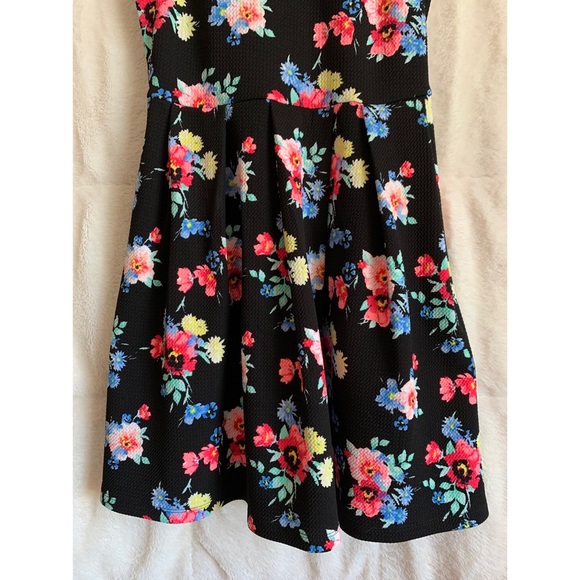 Bright Floral Dress - Picture 3 of 7